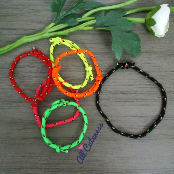 Set of 6 Adjustable Paracord Bracelets - Picture 2 of 4